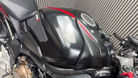 Honda CBR 2020 ONLY 790 MILES LONG MOT SERVICED SPORTS BIKE 650CC 22