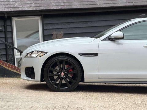 Jaguar XF 3.0d V6 S Saloon 4dr Diesel Auto Euro 6 (s/s) (300 ps) 9