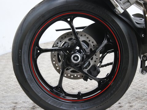 Triumph Speed Triple 1050 SPEED TRIPLE 1050 RS 32