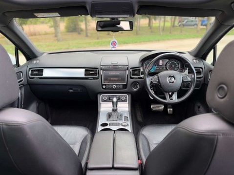 Volkswagen Touareg 3.0 Touareg V6 R-Line TDI BlueMotion Technology Auto 4WD 5dr 15