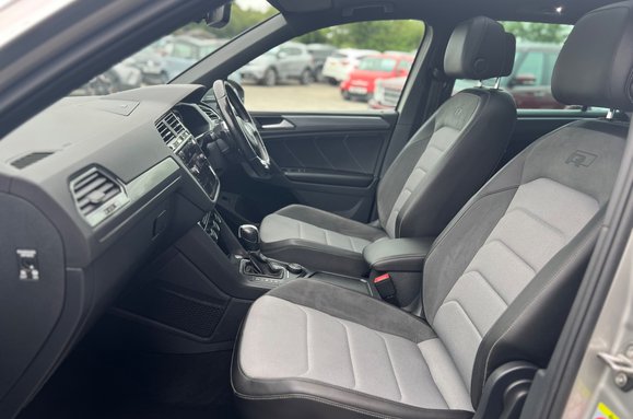 Volkswagen Tiguan R-LINE TECH 2.0 TDI 4MOTION DSG AUTO 28