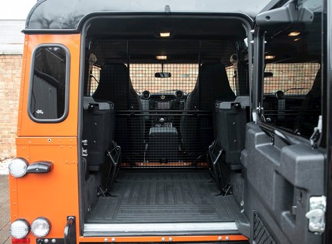 Land Rover Defender 90 Adventure 28