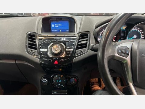 Ford Fiesta 1.0T EcoBoost Titanium Euro 6 (s/s) 5dr 6
