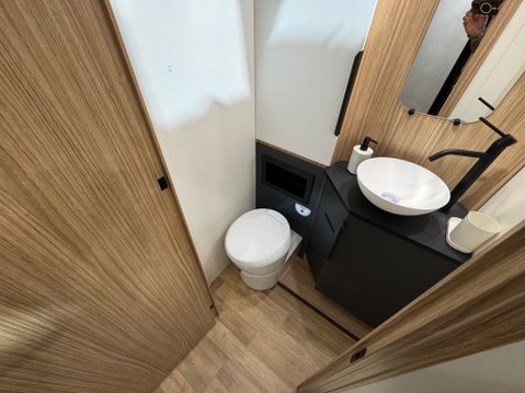 Pilote P740FGJ Evidence 2026 MODEL SHOW VAN 10