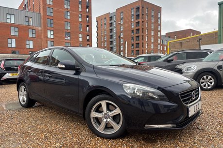Volvo V40 T2 ES.. 12 SERVICES INCLUDING CAMBELT.. BLUETOOTH.. A/C.. PARKING SENSORS.