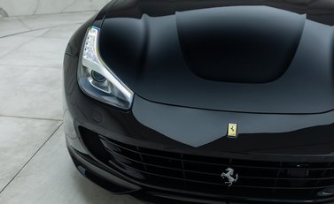 Ferrari GTC4 Lusso V12 25