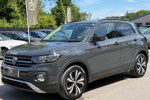 Volkswagen T-Cross SE TSI DSG - ONE OWNER - APPLE CAR PLAY - PARKING SENSORS- FULL SERVICE HIS 12