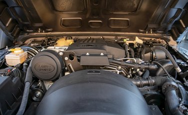 Land Rover Defender 90 TD XS Station Wagon 33