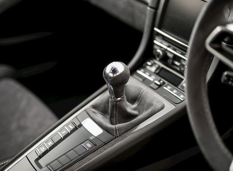 Porsche Cayman GT4 15