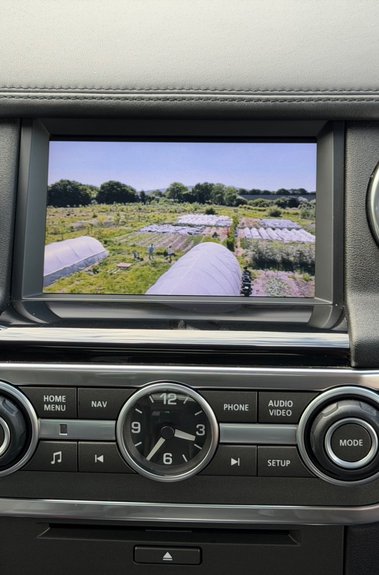Land Rover Discovery SDV6 LANDMARK - ONE OWNER -TOWBAR - 10 SERVICES RECORDED INC CAMBELT 