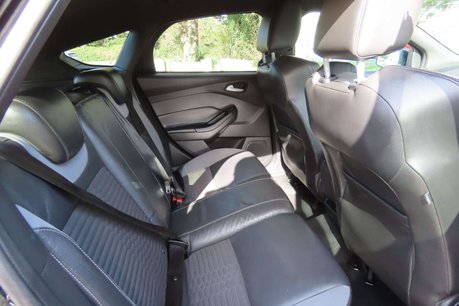 Ford Focus 2.0 TDCi ST-2 Euro 6 (s/s) 5dr 9