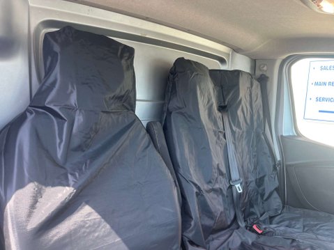 Vauxhall Vivaro 1.6 Vivaro 2700 Sportive CDTi 28
