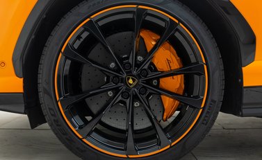 Lamborghini Urus Pearl Capsule 30