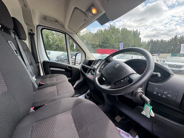 Peugeot Boxer LWB L3H2 Medium Roof Professional Premium Plus 335 15