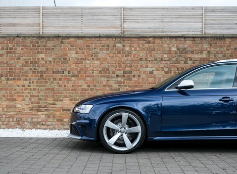 Audi RS4 Avant 23