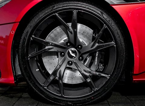 Aston Martin DBS Superleggera 10