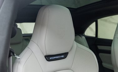Porsche Macan Turbo Electric 12