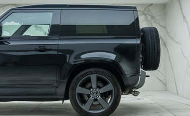 Land Rover Defender 90 V8 P525 32