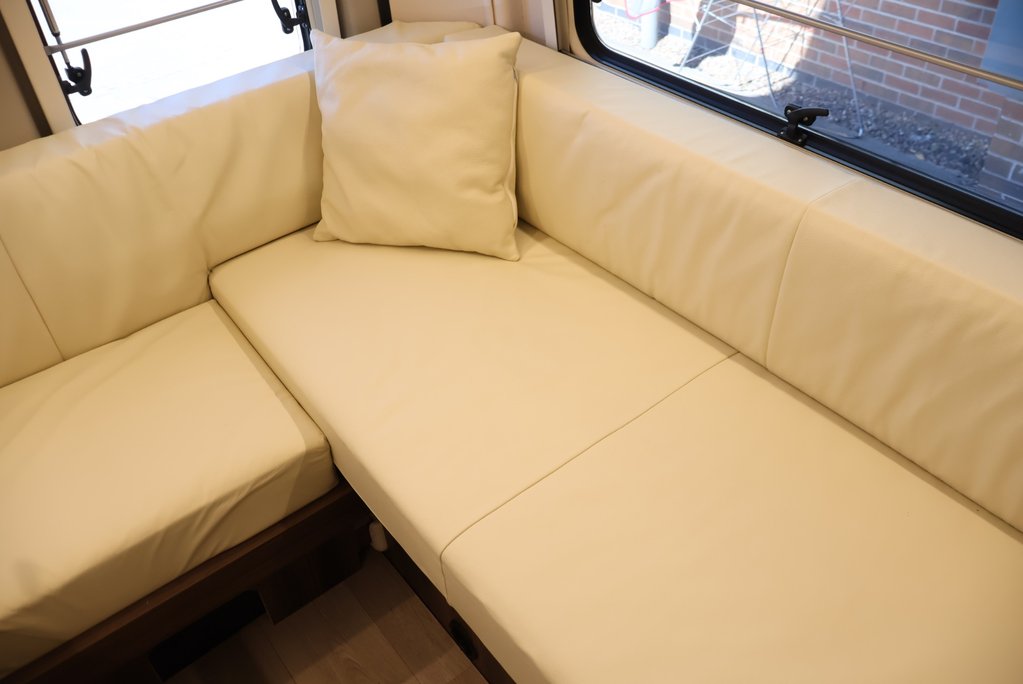 Fiat Ducato Laika 646 ECOVIP 180 BHP Auto huge factory upgrades cost new £98K    37