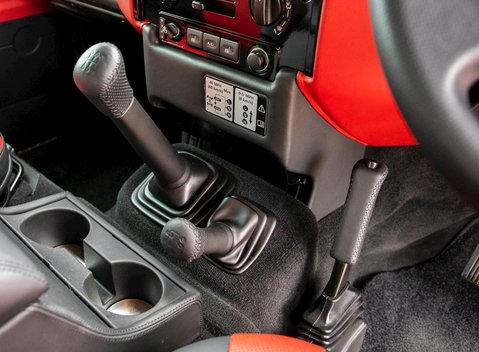 Land Rover Defender 90 Autobiography Edition 19