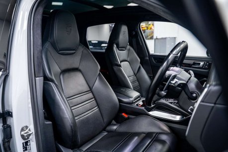 Porsche Cayenne 4.0T V8 GPF Turbo SUV 5dr Petrol TiptronicS 4WD Euro 6 (s/s) (550 ps) 3