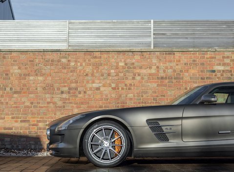 Mercedes-Benz SLS AMG 24