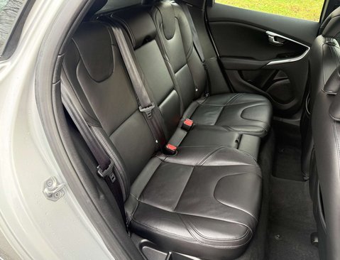 Volvo V40 1.6 V40 SE Luxury D2 Auto 5dr 36