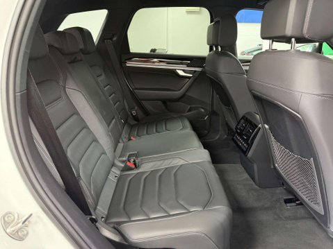 Volkswagen Touareg 3.0 TDI V6 Black Edition SUV 5dr Diesel Tiptronic 4Motion Euro 6 (s/s) (286 31