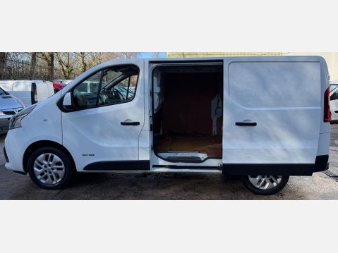 Renault Trafic 1.6 dCi ENERGY 27 Sport Nav Panel Van 5dr Diesel Manual SWB Standard Roof E 30