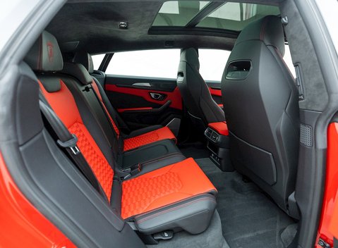 Lamborghini Urus 13