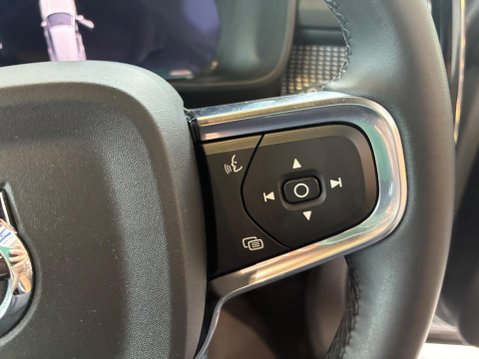 Volvo XC40 2.0 B4 MHEV Plus Dark DCT Auto Euro 6 (s/s) 5dr 20