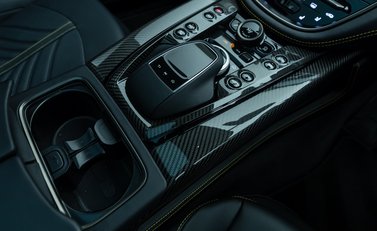 Aston Martin DBX 707 27