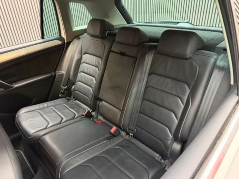 Volkswagen Tiguan 2.0 TDI SE Navigation 4Motion Euro 6 (s/s) 5dr 40