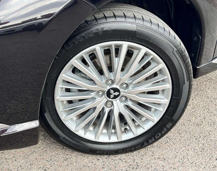 Mitsubishi Outlander 2.4 Outlander Dynamic PHEV CVT 4WD 5dr 3