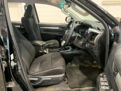 Toyota Hilux INVINCIBLE 4WD D-4D DCB 18
