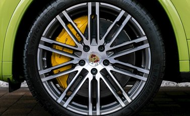 Porsche Cayenne Turbo S 10