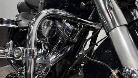 Harley-Davidson Touring 1690 FLHRC ROADKING CLASSIC 2012 TO MANY EXTRAS 21' WHEEL 16