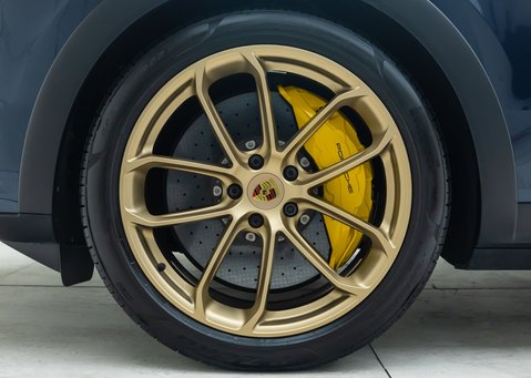 Porsche Cayenne TURBO E-HYBRID Coupe with GT Package