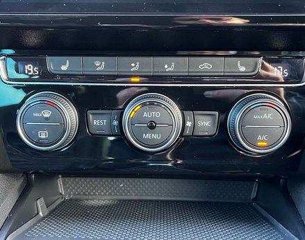 Volkswagen Passat 1.5 Passat R-Line TSi Evo 5dr 53