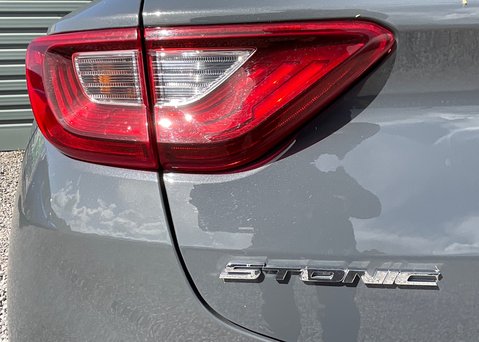 Kia Stonic 1.0 T-GDi Connect 48v 14