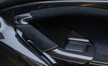 Ferrari F8 SPIDER 36