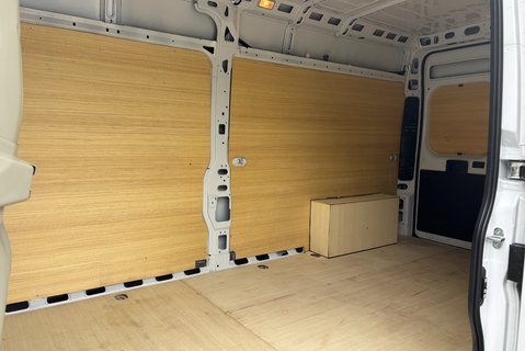 Peugeot Boxer 35 L3H2 Professional 140 ps Panel Van 10
