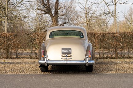 Rolls-Royce Silver Cloud II 6