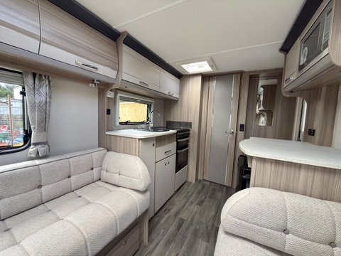 Coachman Pastiche 460 15