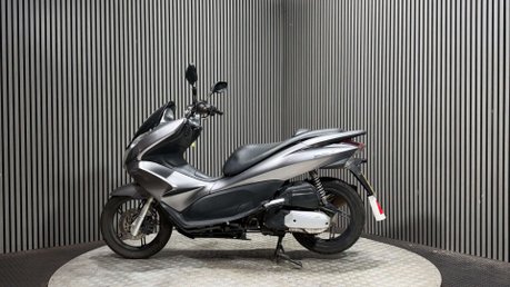 Honda PCX 2011 38K RUNNING PROJECT SCOOTER SPARES OR REPAIR 125CC 4