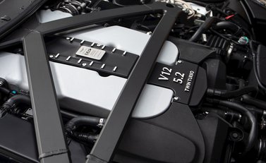 Aston Martin DBS Superleggera 32