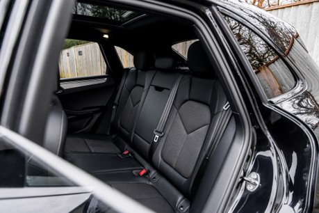 Porsche Macan S PDK. PANO ROOF. BOSE SOUND SYSTEM. HEATED FRONT SEATS. REVERSING CAMERA. 17