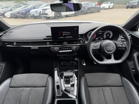 Audi A4 2.0 TDI 40 Black Edition Estate 5dr Diesel S Tronic quattro Euro 6 (s/s) (1 31