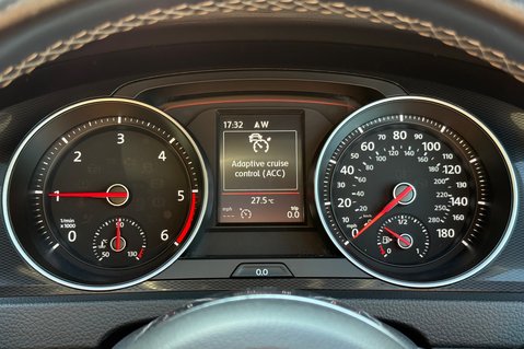 Volkswagen Golf GTD - PANORAMIC ROOF - ACC - SPORT AND SOUND PACK - CARPLAY 37