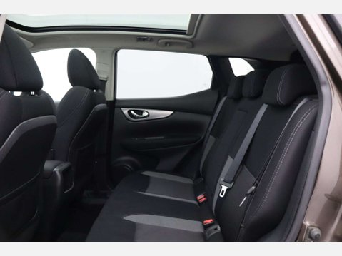 Nissan Qashqai 1.2 Qashqai N-Connecta DiG-T 5dr 14